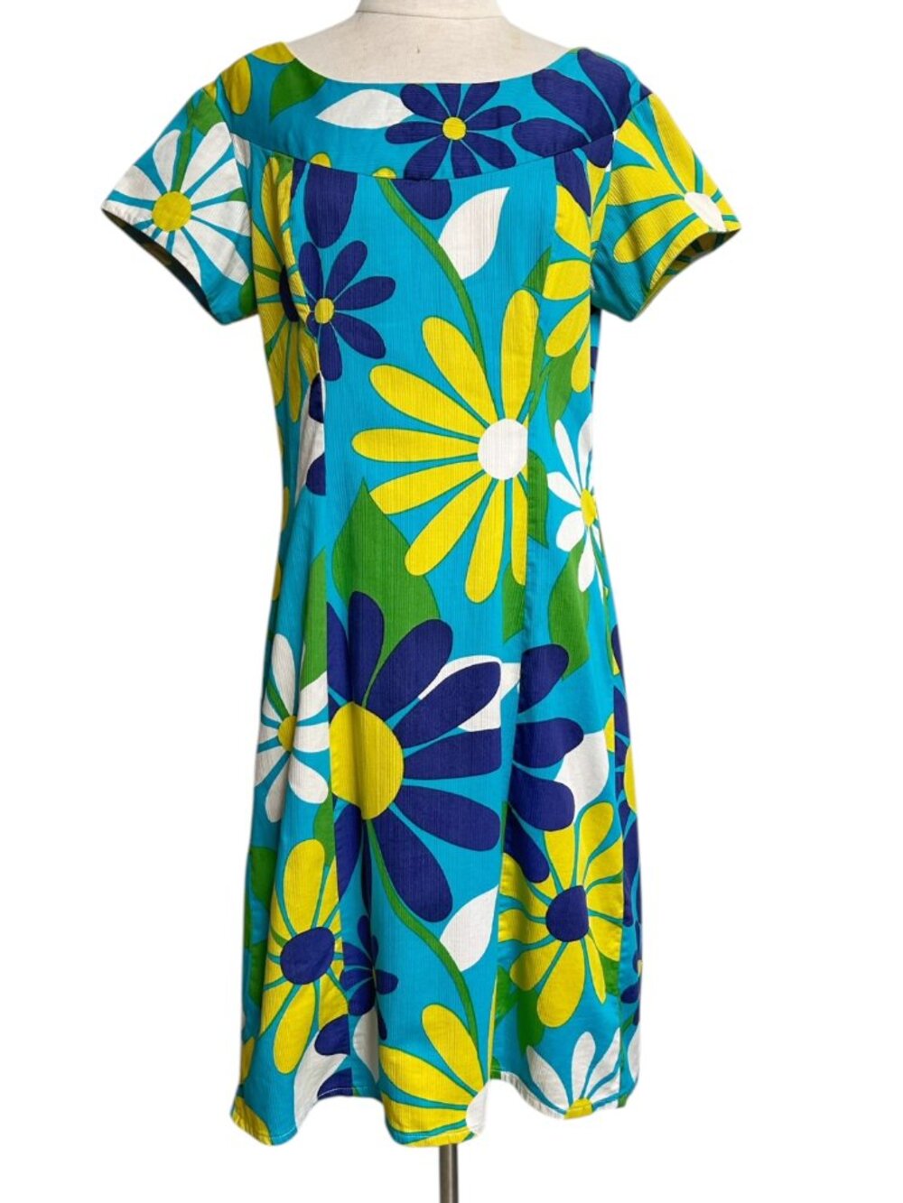 70s vintage Hawaiian Daisy Midi Dress Barkcloth Ribbed BJ's Fashions Pleat
